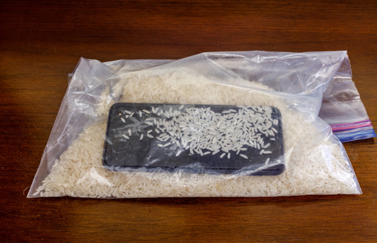 Apple wants you to stop putting wet iPhones in rice WTAX 93.9FM/1240AM