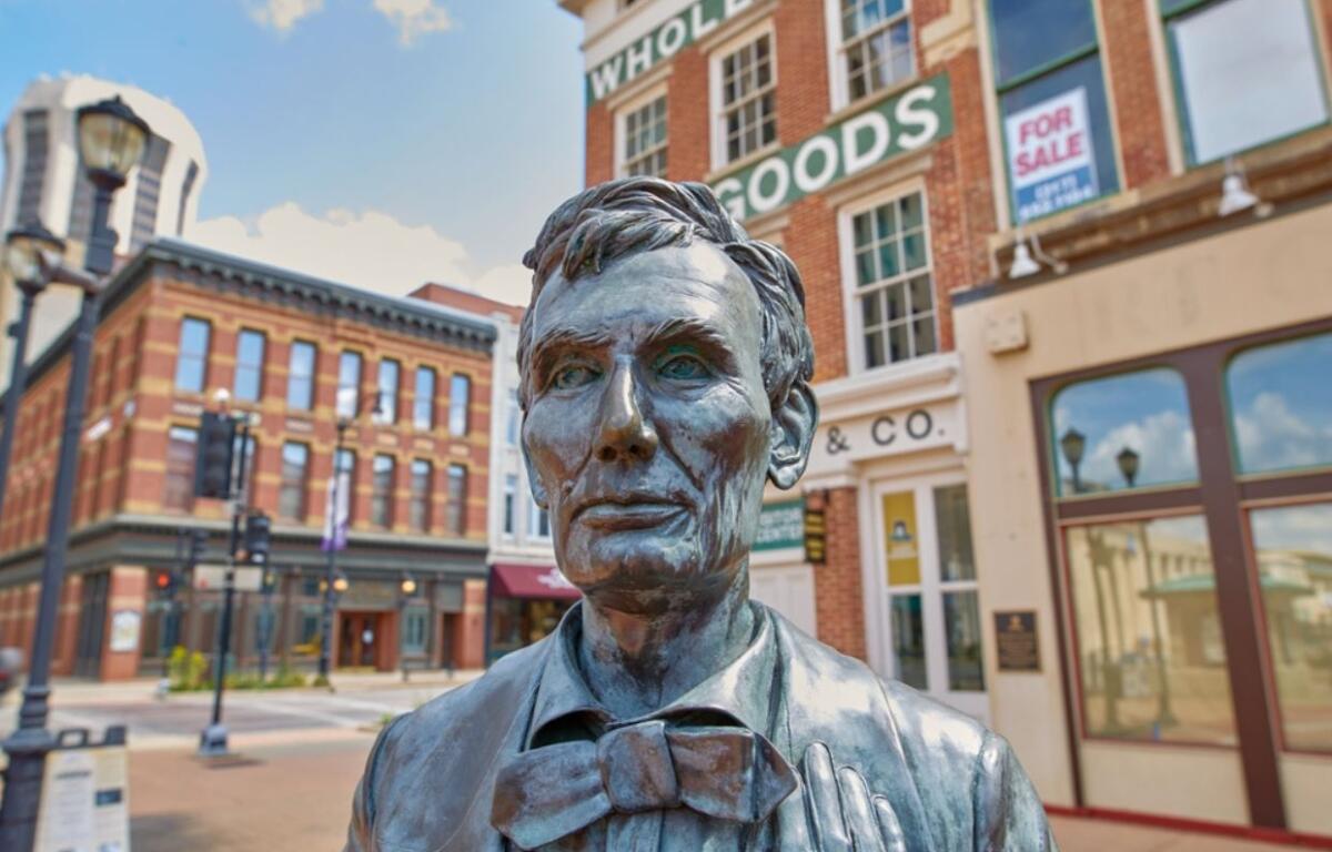 Lincoln statue downtown Springfield, IL