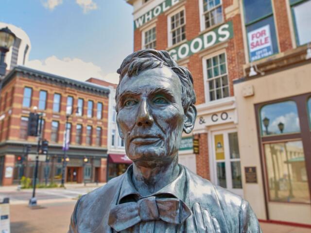 Lincoln statue downtown Springfield, IL
